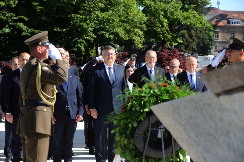 Državni vrh kod Spomenika domovini povodom Dana državnosti