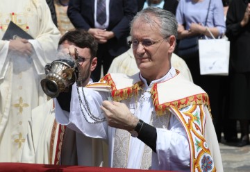 Procesija povodom Tijelova ispred crkve svetog Marka