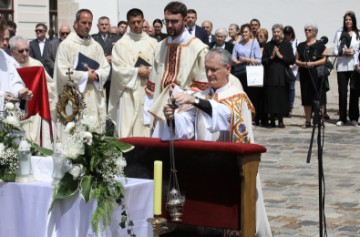 Procesija povodom Tijelova ispred crkve svetog Marka