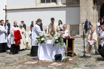 Procesija povodom Tijelova ispred crkve svetog Marka