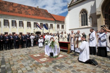 Procesija povodom Tijelova ispred crkve svetog Marka