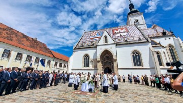 Procesija povodom Tijelova ispred crkve svetog Marka