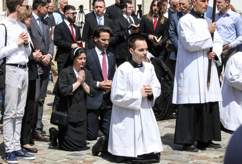 Procesija povodom Tijelova ispred crkve svetog Marka