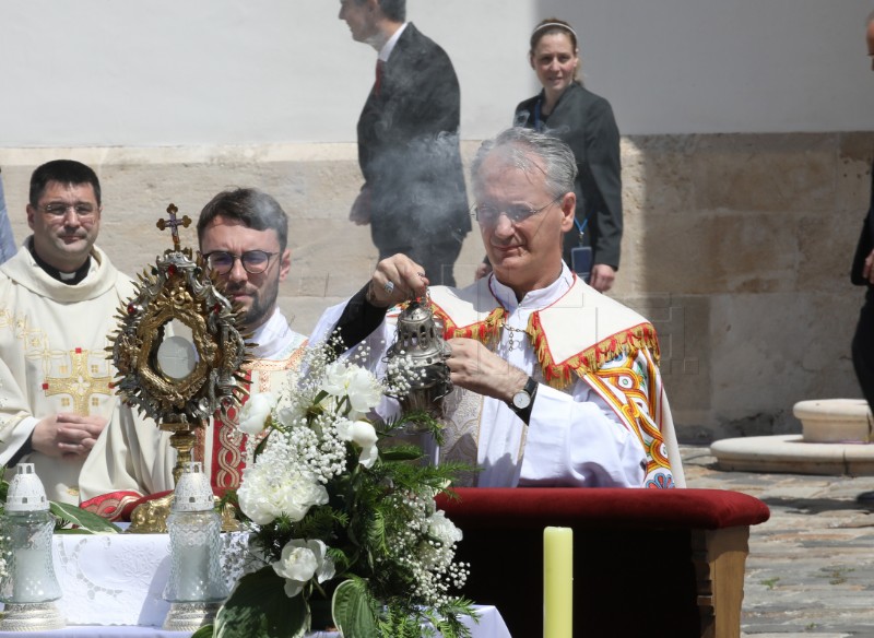 Procesija povodom Tijelova ispred crkve svetog Marka