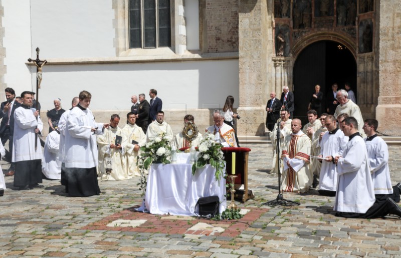 Procesija povodom Tijelova ispred crkve svetog Marka