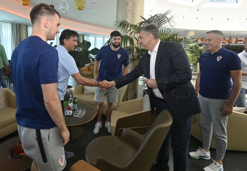 Premijer Plenković u Rijeci dao podršku "Vatrenima"