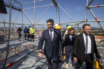 Plenković obišao gradilište na vrhu Zagrebačke katedrale