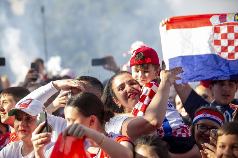 "Vatreni" doputovali u Neuruppin, dočekale ih tisuće navijača