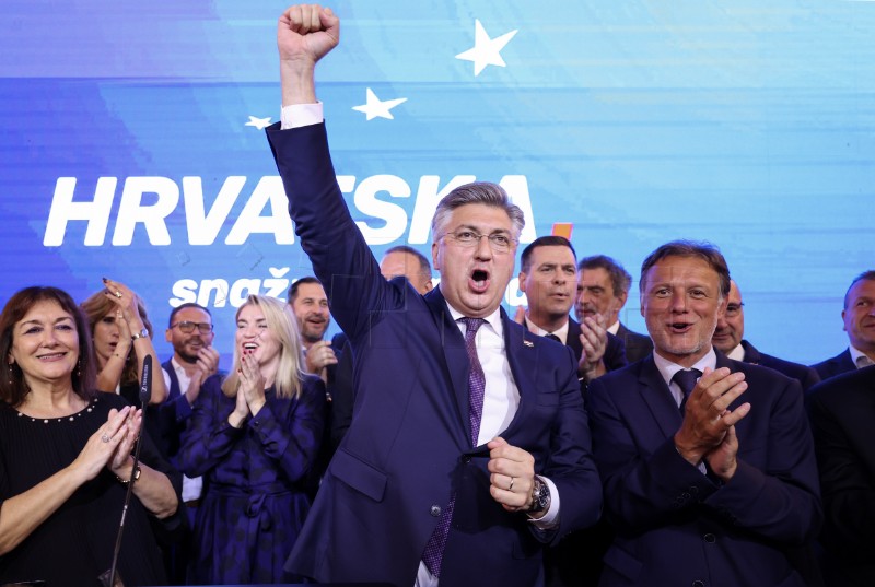 Plenković pozdravio okupljene u stožeru HDZ-a