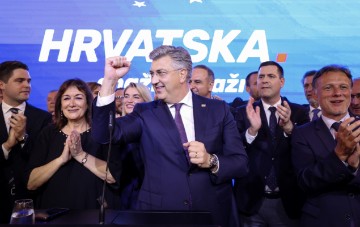 Plenković pozdravio okupljene u stožeru HDZ-a