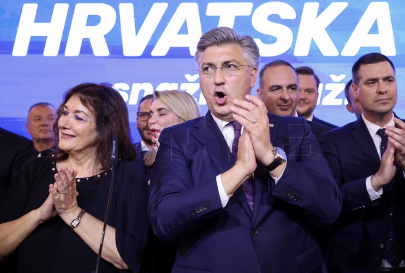 Plenković pozdravio okupljene u stožeru HDZ-a