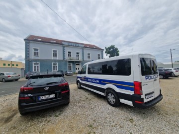 Akcija EPPO-a i u Međimurju, policijski kombi pred Upravom Vajde