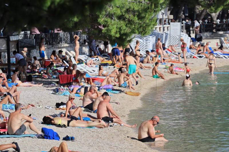 Makarska gradska plaža sredinom lipnja