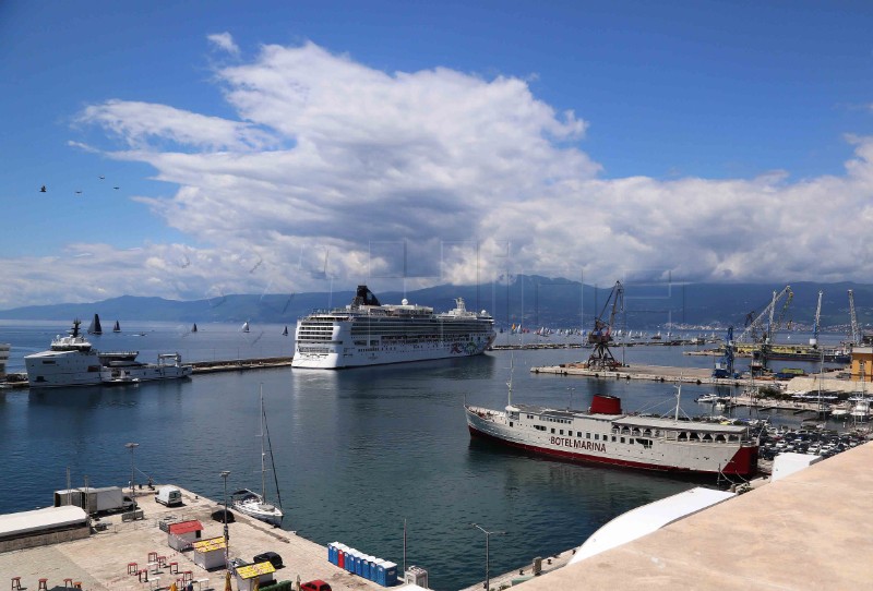 Rijeka: Kruzer Norwegian Pearl prvi put uplovio u riječku luku