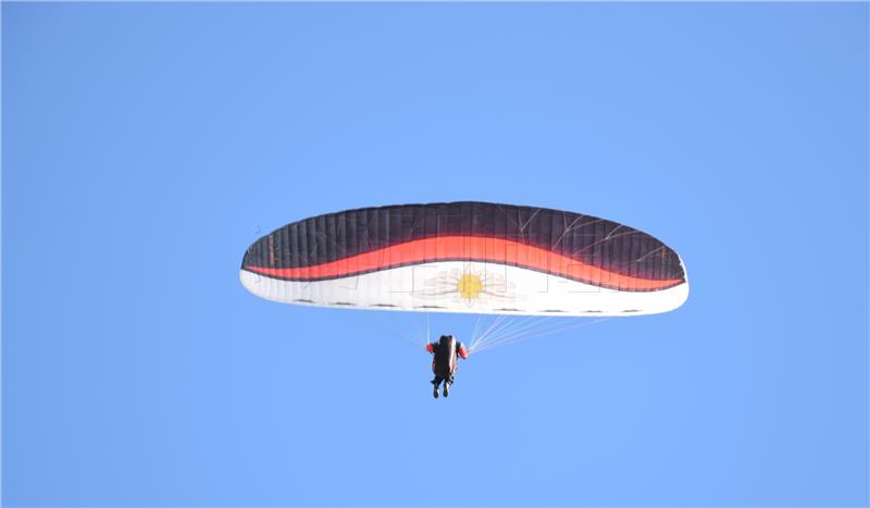 U Istri pao paraglajder, na terenu žurne službe