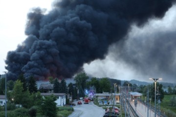 Požar u skladištu tvrtke za zbrinjavanje otpada EKO FLOR u Zaprešiću