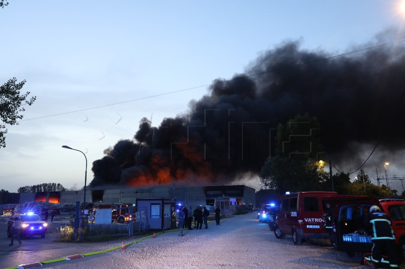 Požar u skladištu tvrtke za zbrinjavanje otpada EKO FLOR u Zaprešiću