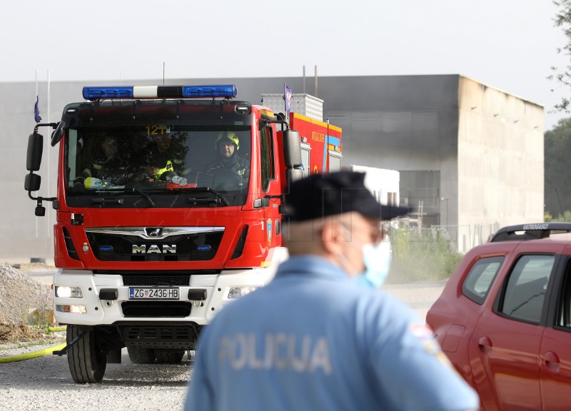 Ugašen veći dio požara koji je planuo u tvrtki EKO FLOR u Zaprešiću