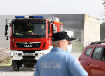 Ugašen veći dio požara koji je planuo u tvrtki EKO FLOR u Zaprešiću