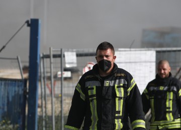 Ugašen veći dio požara koji je planuo u tvrtki EKO FLOR u Zaprešiću