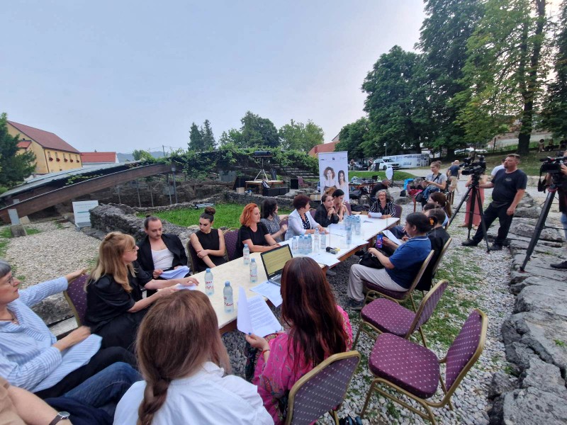 Najavljena premijera predstave "Čekajući Oresta" 