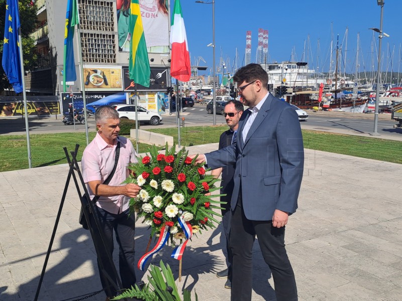 Pula: Grbin položio vijenac u Titovom parku