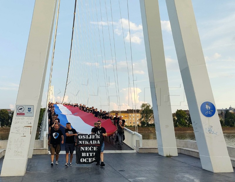 Mimohodom Osijek obilježio Dan osječkih branitelja