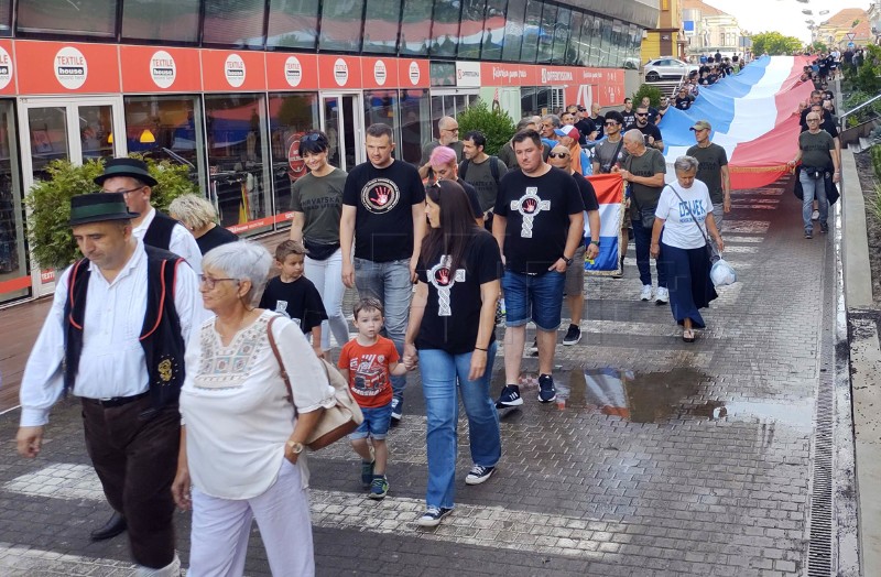 Mimohodom Osijek obilježio Dan osječkih branitelja