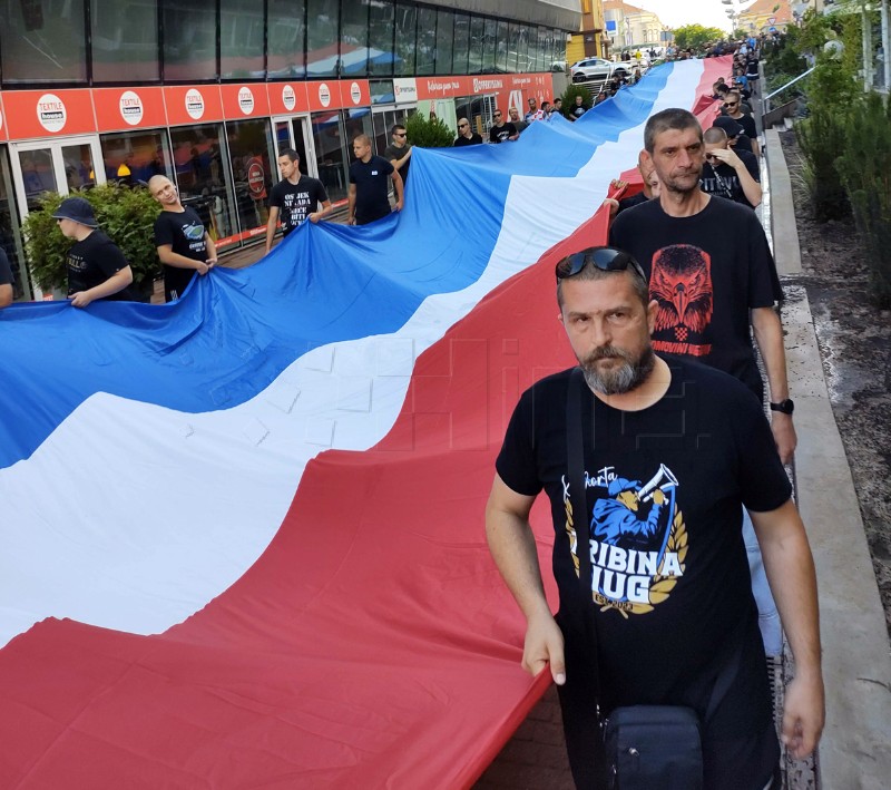 Mimohodom Osijek obilježio Dan osječkih branitelja