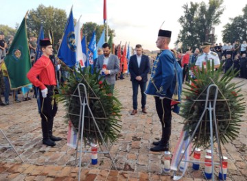 Mimohodom Osijek obilježio Dan osječkih branitelja