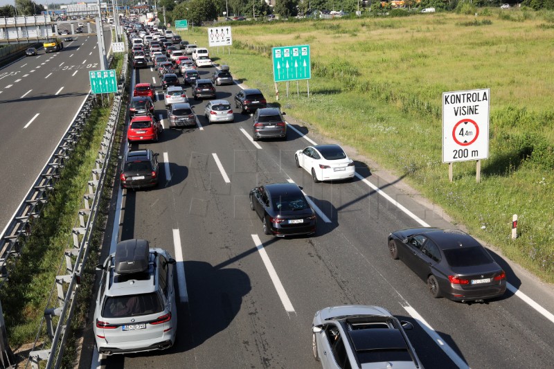 HAK: Pojačan promet prema moru, gužva na naplatama Trakošćan i Lučko