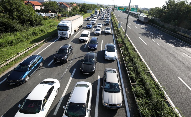 HAK: Pojačan promet prema moru, gužva na naplatama Trakošćan i Lučko