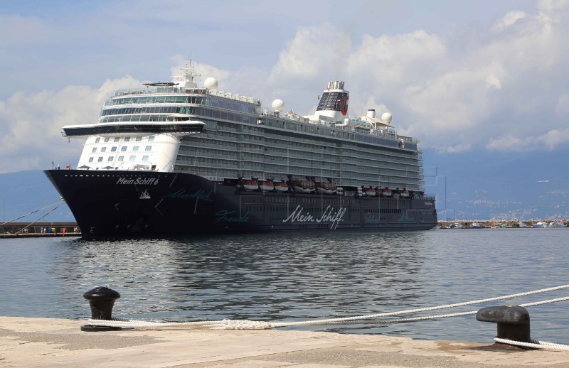 Kruzer Mein Schiff 6 stigao u Rijeku