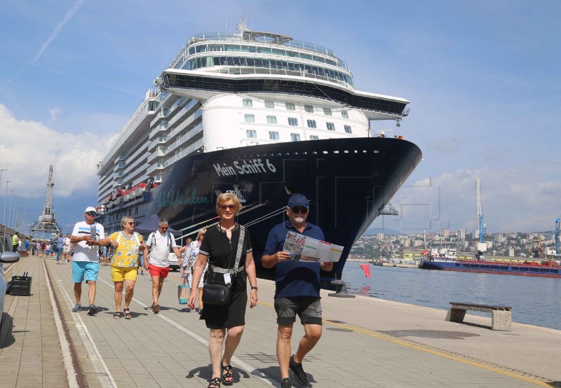 Kruzer Mein Schiff 6 stigao u Rijeku