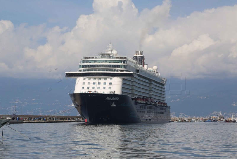 Kruzer Mein Schiff 6 stigao u Rijeku