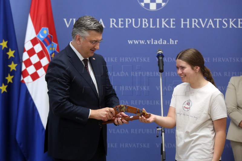 Plenković primio Hrvatsku folklornu grupu Zagreb iz Pertha