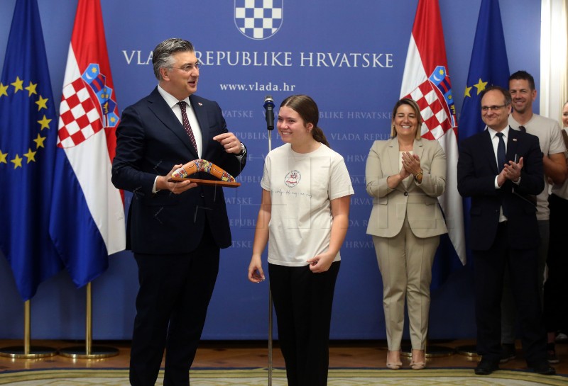 Plenković primio Hrvatsku folklornu grupu Zagreb iz Pertha