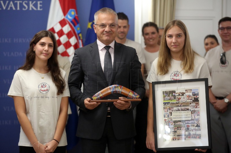 Plenković primio Hrvatsku folklornu grupu Zagreb iz Pertha