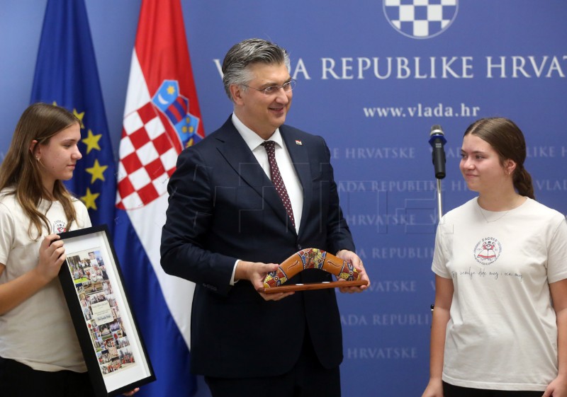 Plenković primio Hrvatsku folklornu grupu Zagreb iz Pertha