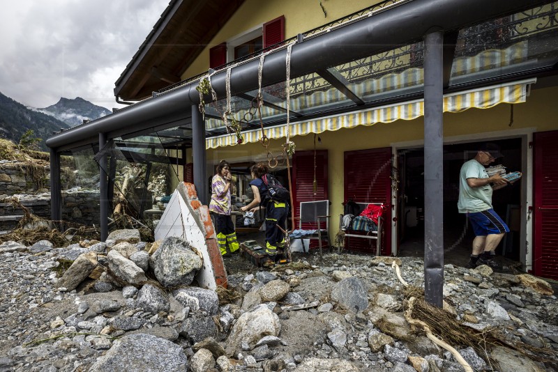 SWITZERLAND PHOTO SET FLOOD LANDSLIDE