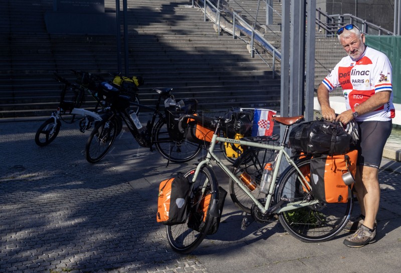 Pedalinci krenuli biciklima na OI u Parizu