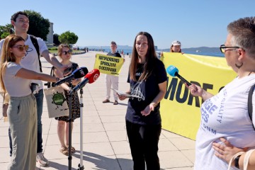 Zadar - Aktivisti Greenpeacea održali konferenciju za novinare