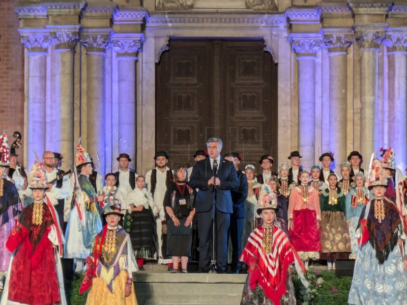 Plenković: Đakovački vezovi bogatstvo hrvatske kulture, tradicije, identiteta