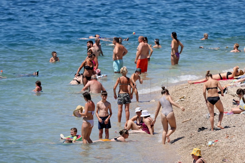 Zadar: Kupači na gradskoj plaži Kolovare