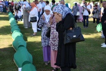 U Srebrenici pokopani ostaci 14 žrtava genocida, poslana poruka o važnosti sjećanja