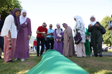 U Srebrenici pokopani ostaci 14 žrtava genocida, poslana poruka o važnosti sjećanja