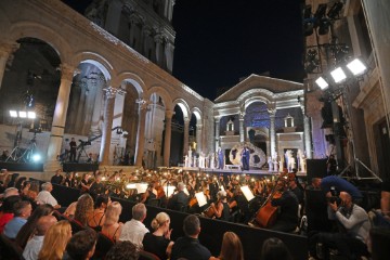 Scenska kantata Carla Orffa "Carmina Burana” svečano  otvorila 70. Splitsko ljeto