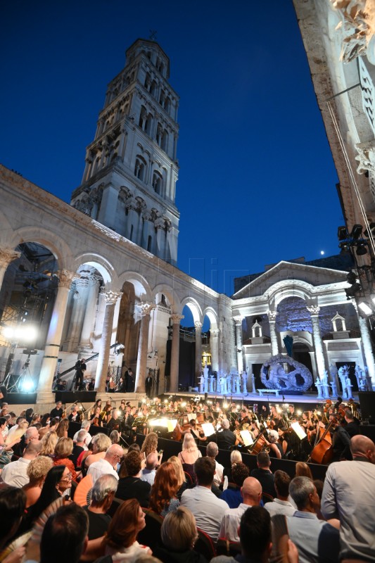 Scenska kantata Carla Orffa "Carmina Burana” svečano  otvorila 70. Splitsko ljeto