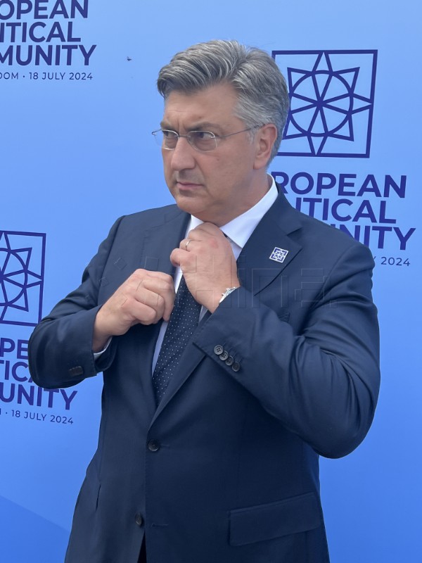 Plenković na samitu EPC-a razgovorao s Milatovićem i Radevim