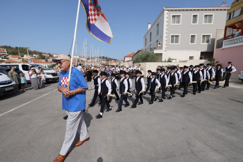 Sali: Predsjednik Vlade Andrej Plenković obišao obnovljenu i uređenu luku 